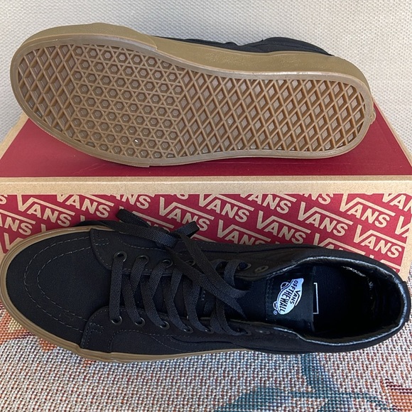 Vans WMNS Sk8-Hi Reissue (Canvas Gum) Black/Lghtgm
VN0A2XSBL0D
Sneakers - Picture 5 of 16